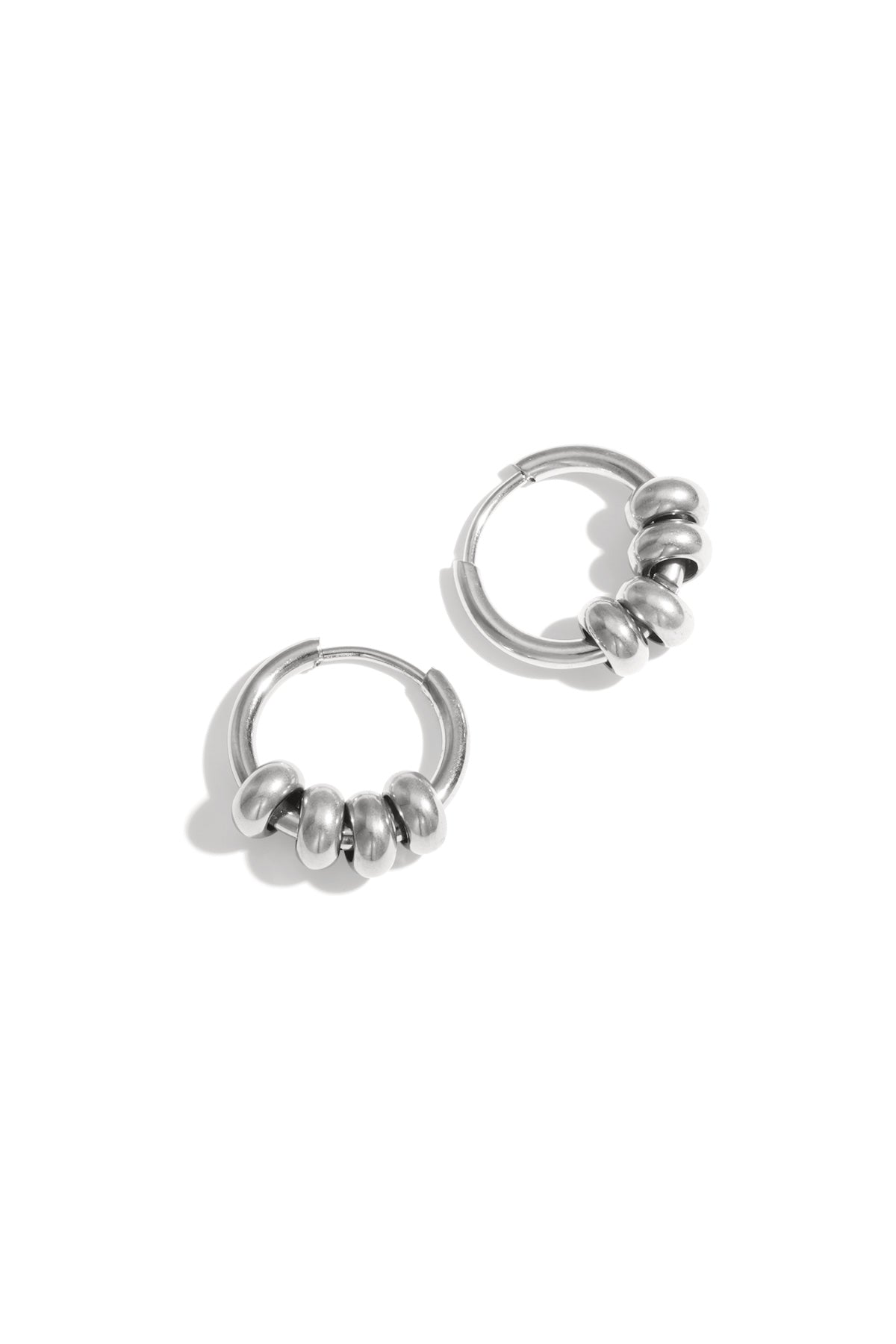Small hoops with beads örhängen guld/silver