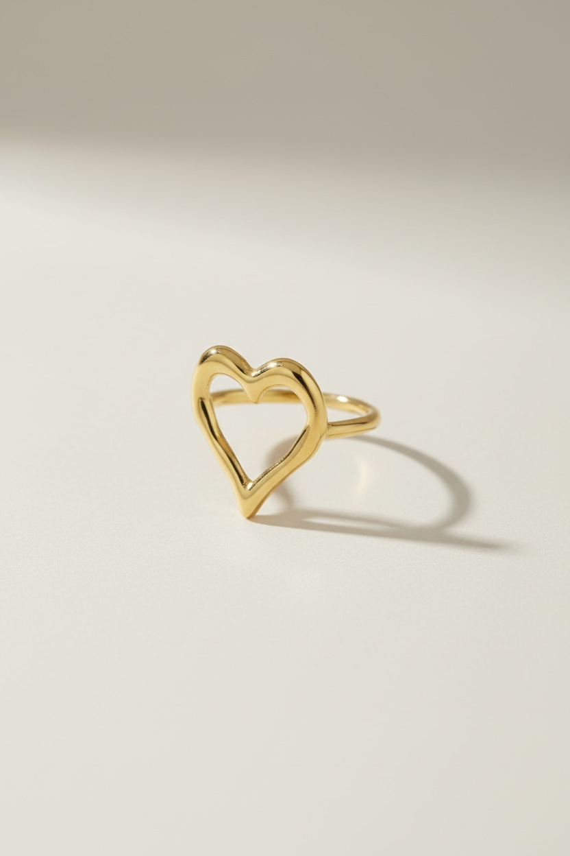 Structured heart ring
