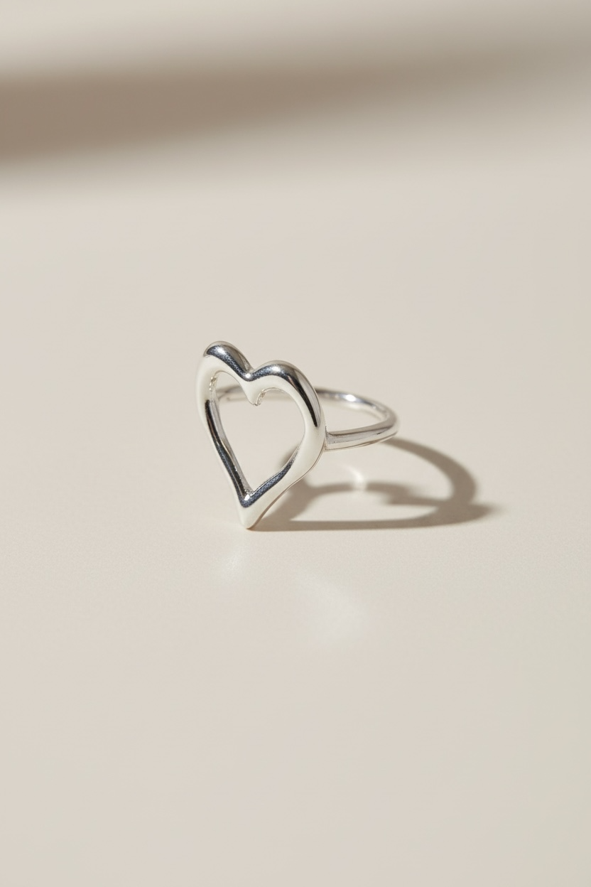 Structured heart ring